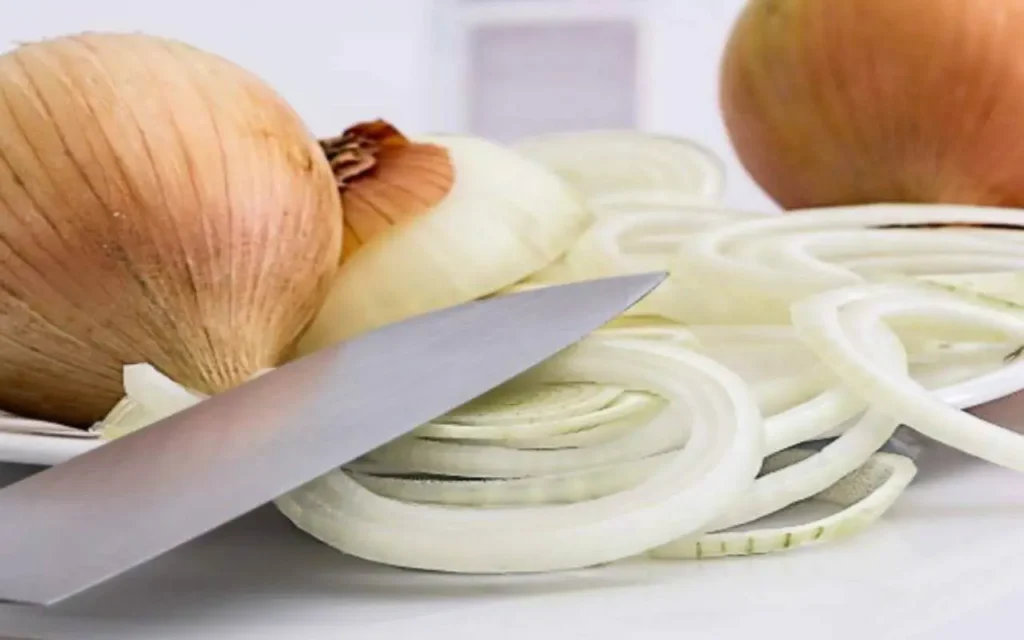 Come preparare un antiparassitario con cipolla e acqua Come preparare un antiparassitario con cipolla e acqua