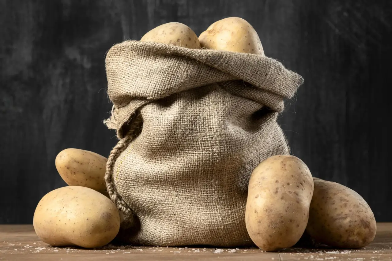 Il trucco per raddoppiare il raccolto di patate: ecco cosa aggiungere Immagine selezionata