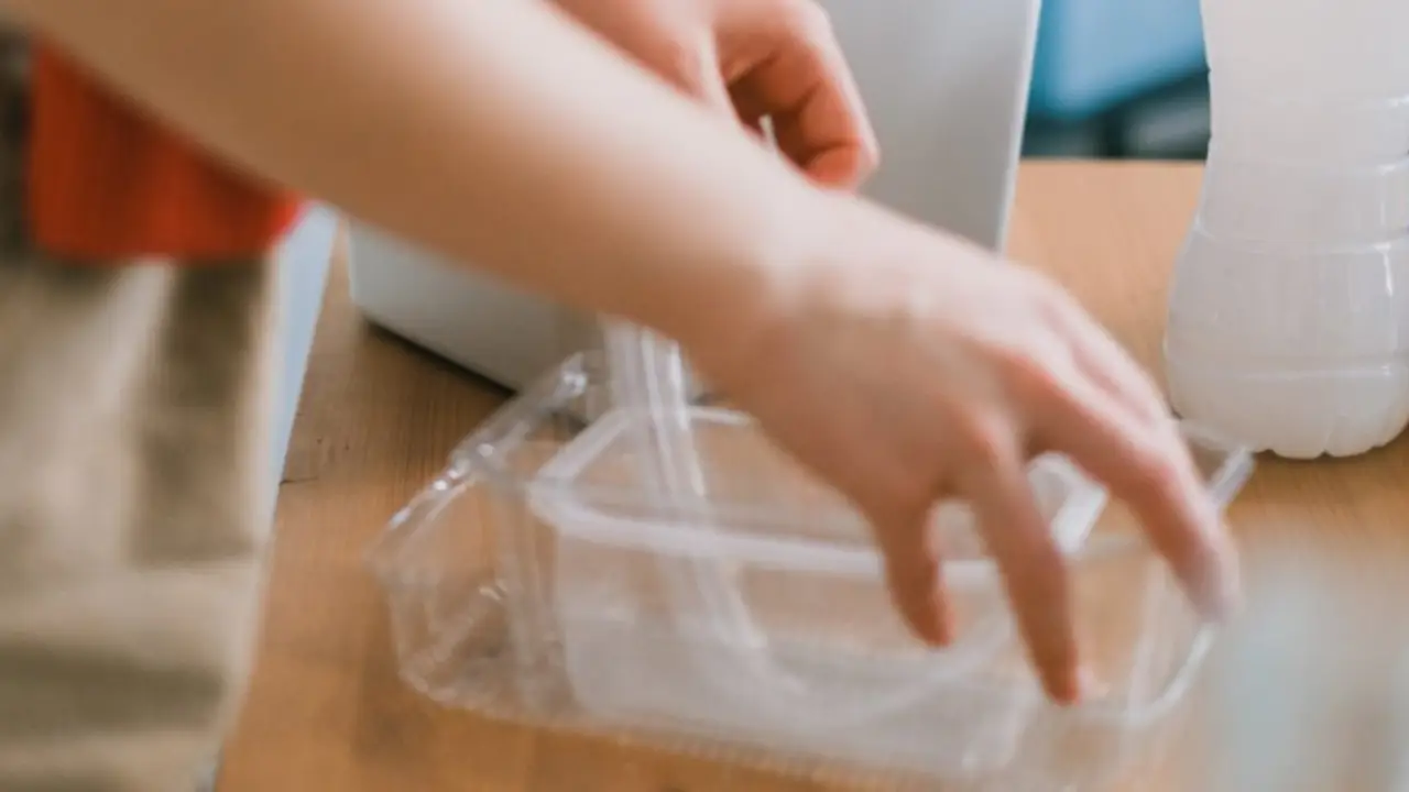 Come far tornare bianca la plastica ingiallita il metodo veloce ed efficace da provare subito Immagine selezionata